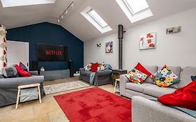 5Bed Hse With Indoor Pool And Parking